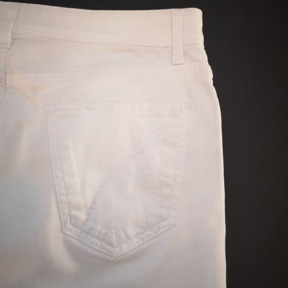 Gloria Vanderbilt Ladies Bermuda Style Size 12 White Shorts - Picture 5 of 10